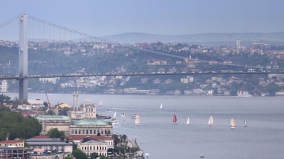 İstanbul Boğazı'nda gemi trafiği çift yönlü askıya alındı