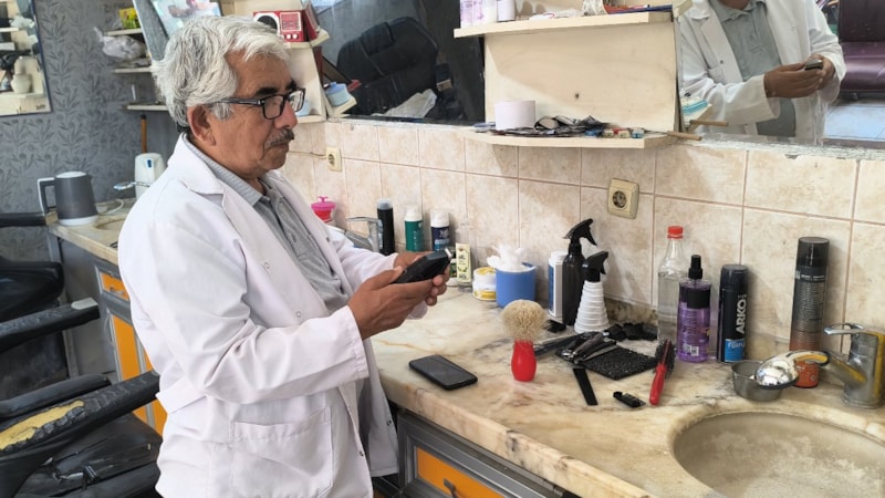 Osmaniye'de berberlik yapan emekli: Bayrama 6 gün var bekliyoruz