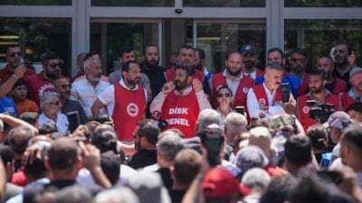 İzmir’de greve çıkan işçilerden, 'DİSK kayyum için uğraşıyor' diyen Nevşin Mengü'ye tepki