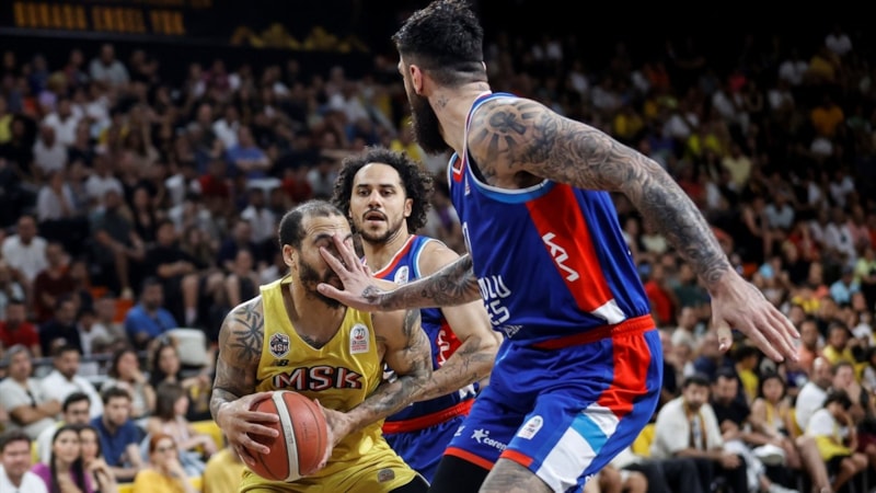 Anadolu Efes yarı finale adını yazdırdı