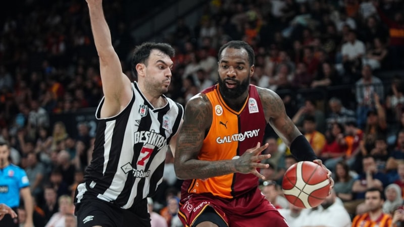 Beşiktaş, Galatasaray'ı deplasmanda mağlup etti