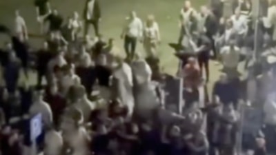 İzmir'de grev yapan işçiler, çöpleri toplayan vatandaşlara saldırdı