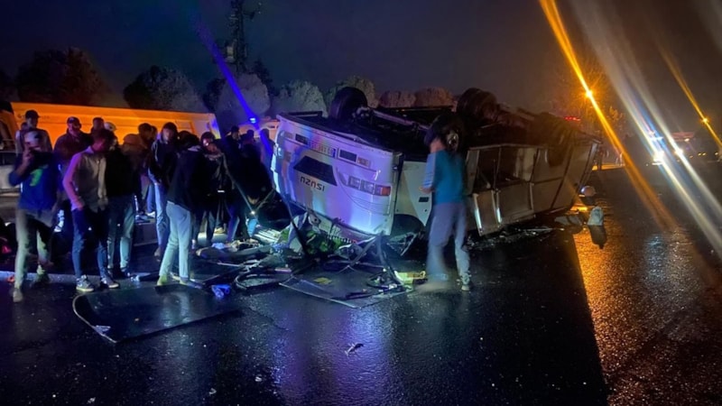 Hatay'da midibüs devrildi: 25 yaralı