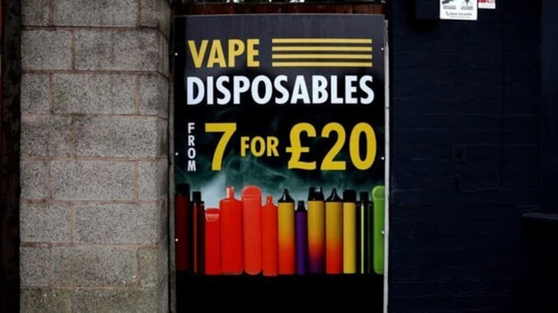 İngiltere hükümeti tek kullanımlık e-sigaraları yasakladı