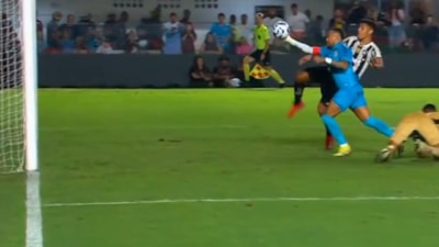 Neymar eliyle gol attı, kırmızı kart gördü