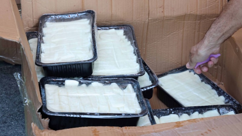 Antalya'da 700 kiloluk peynir skandalı