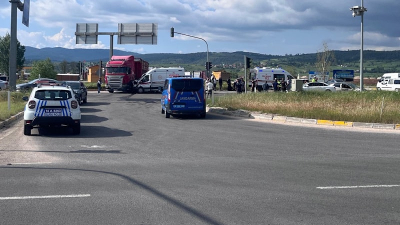 Bolu'da başsavcının bulunduğu ambulans zincirleme kazaya karıştı: 8 yaralı