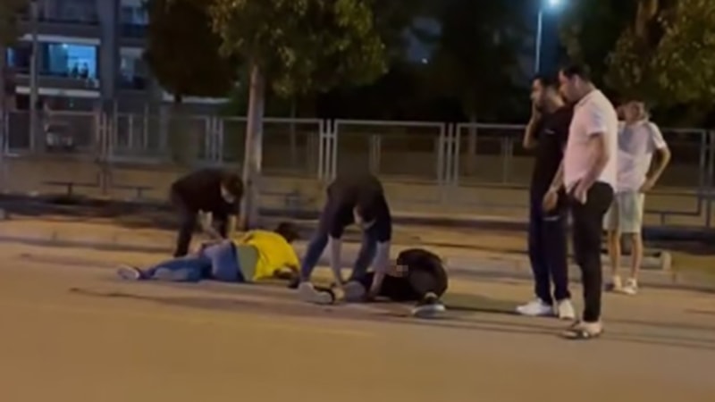 Mersin'de yolda yürürken silahlı saldırıya uğrayan 2 genç yaralandı