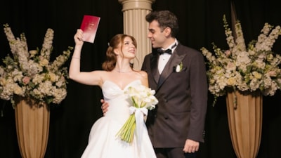 Oyuncu Zeynep Özkaya balayına gitti! Karelere yorum yağdı