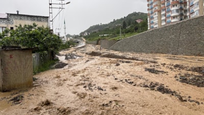 Ortahisar ilçesi sular altında kaldı