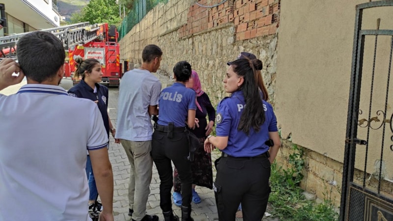 Batman'da ailesini tahra ile rehin aldı