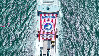 Kahramanmaraş İstiklalspor'un pankartı denizde dalgalandı