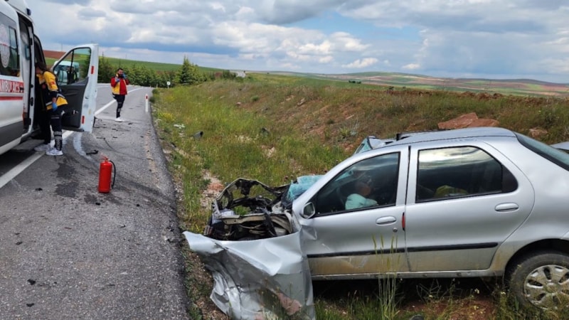 Nevşehir'de tır ve otomobil çarpıştı: 2 ölü