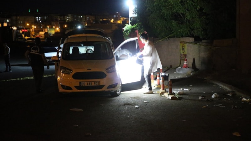 Diyarbakır'da silahlı kavgada 1'i ağır 3 kişi yaralandı