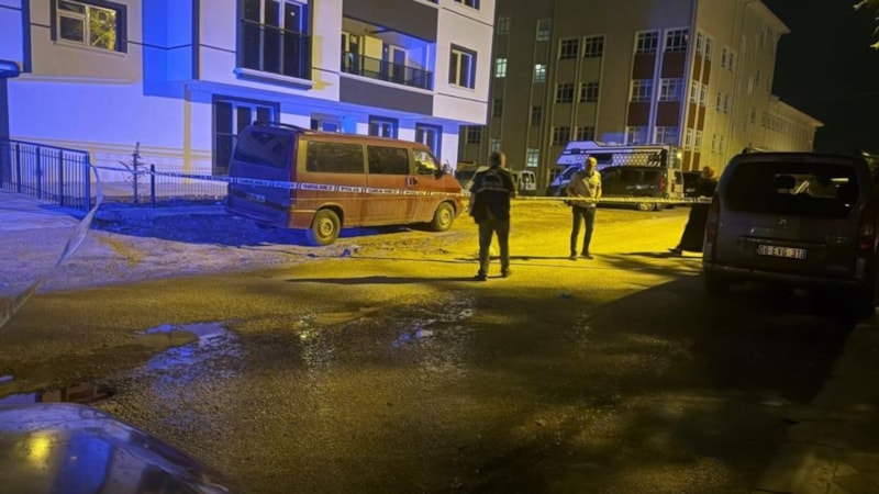 Ankara'da bir kişi sokak ortasında babasını bıçakladı