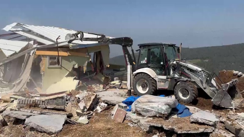 Hatay'da yaylalara inşa edilen kaçak yapılar yıkıldı