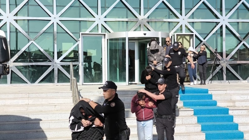 Tesettür giyim vaadiyle onlarca kişiyi dolandıran çete çökertildi