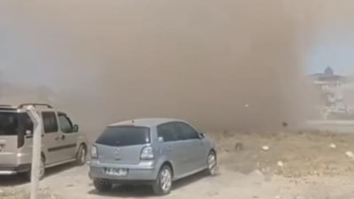 Bursa'da hortum paniği kameralara yansıdı