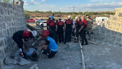Şanlıurfa'da çöken duvarın altında kalan 4 işçi yaralandı