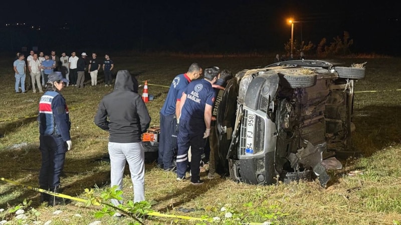 Sakarya'da devrilen araçtaki 1 kişi yaşamını yitirdi