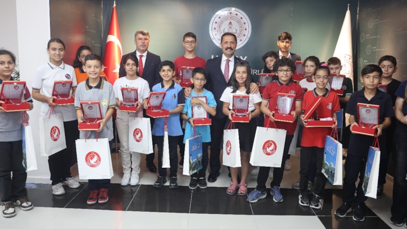 Hataylı 16 öğrenci bursluluk sınavında 500 tam puan aldı