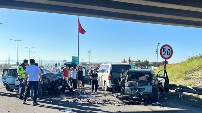 Bolu'da 4 otomobilli kaza: 1 ölü 6 yaralı