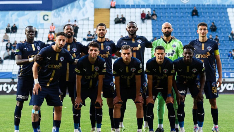 Kasımpaşa'da üç futbolcuyla yeniden anlaşmaya varıldı