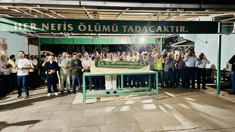 Diyarbakır'da yangında ölen anne ve 3 çocuğu defnedildi