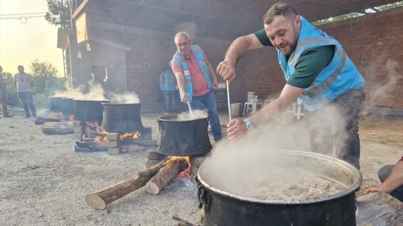 Tokat'ta asırlık kavurma ikram etme geleneği yaşatılıyor
