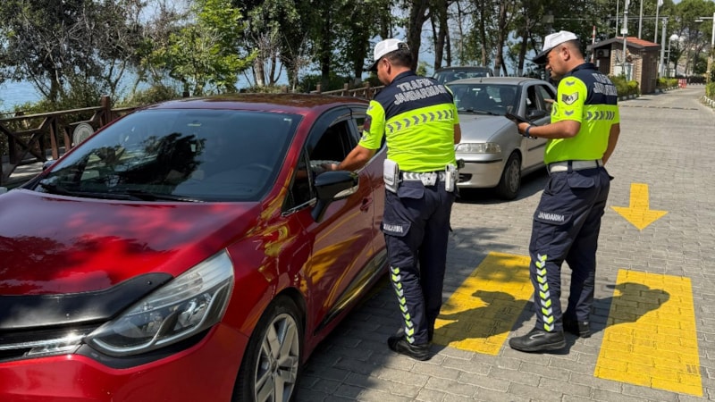Aydın'da jandarmadan 'şekerli' trafik denetimi