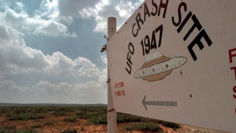 Pentagon’un UFO sırrı ifşa oldu: Gizli silah programlarını gizliyorlarmış