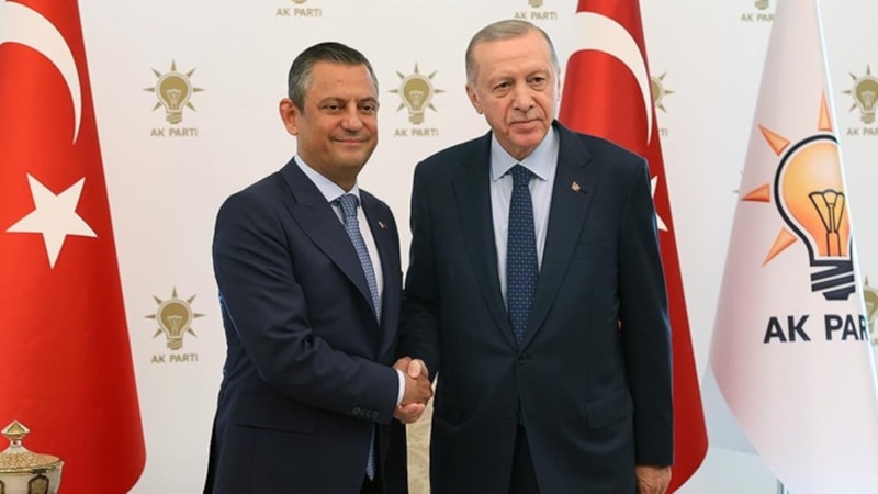 Cumhurbaşkanı Erdoğan'dan Özgür Özel'e geçmiş olsun telefonu