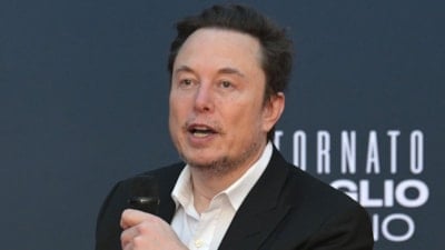Elon Musk'a bir darbe daha: ABD uzay programı için alternatif arıyor