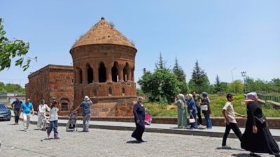 Bitlis'in Ahlat ilçesinde Kurban Bayramı yoğunluğu yaşanıyor