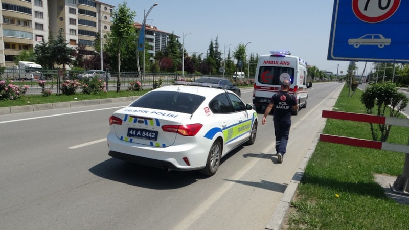 Malatya'da eşi ile tartışan kadın seyir halindeki araçtan atladı