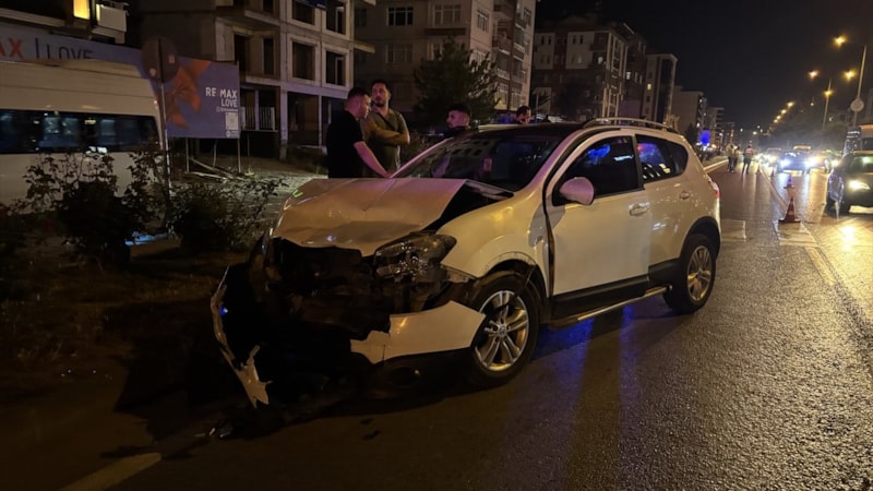 Samsun'da iki otomobilin çarpıştığı kazada 5 kişi yaralandı