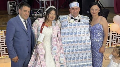 Burdur'da düğünde damada paradan yelek giydirdiler