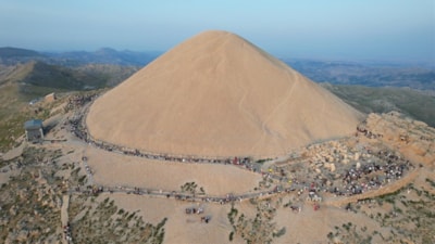 Kurban Bayramı'nda Nemrut Dağı'na turist akını: 10 bin kişi zirveye tırmandı