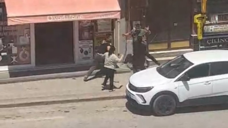 Eskişehir'de akrabalar arasındaki bıçaklı kavgada ortalık karıştı