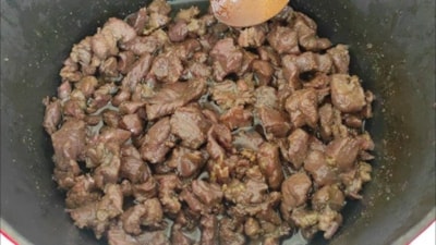 Eti pişirirken atın, kurban tadını bastırın...