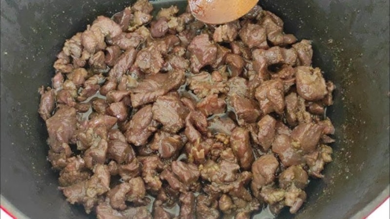 Eti pişirirken atın, kurban tadını bastırın...