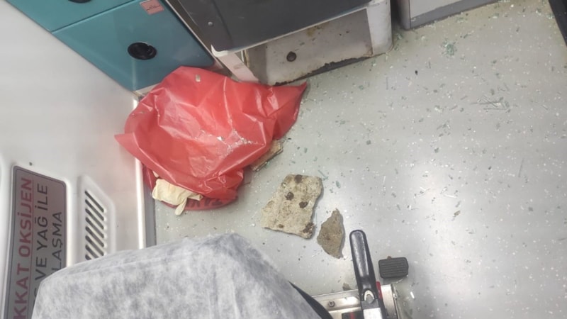 Diyarbakır’da iki ambulansa taşlı saldırı