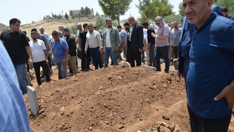 İzmir'de kazada ölen 3 kardeşe veda