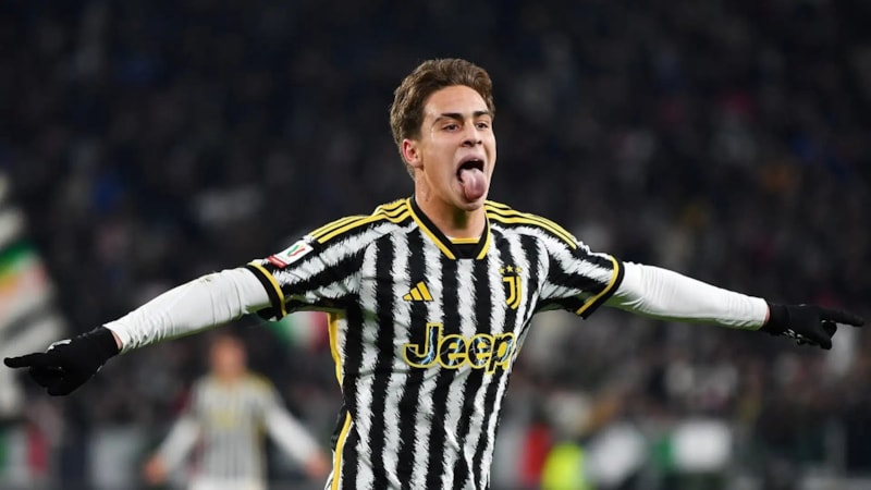 Milli Futbolcu Kenan Yıldız'ın Model Sevgilisine Bakın! O Paylaşımı Hemen Sildi...