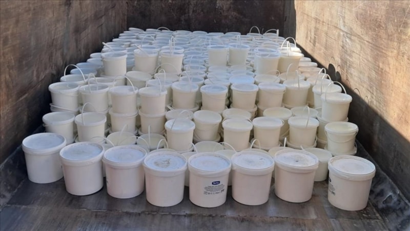 Bingöl'de etiketsiz ele geçirilen yoğurt ve peynir imha edildi