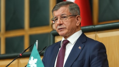 Ahmet Davutoğlu: Gazze'ye çıplak ayakla yürümeye hazırım