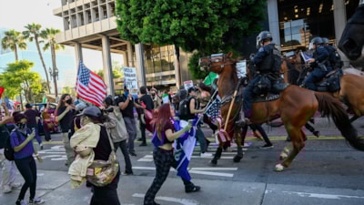 Los Angeles'ta polis şiddeti ve protestolar sürüyor