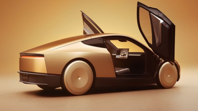 Elon Musk tarih verdi: Sürücüsüz taksiler geliyor