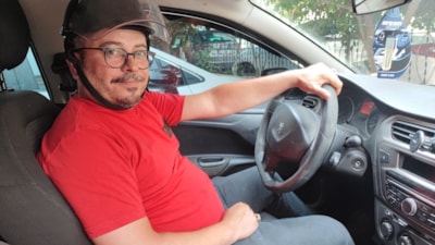 Adana'da otomobil sürücüsüne 'kask' cezası şoku