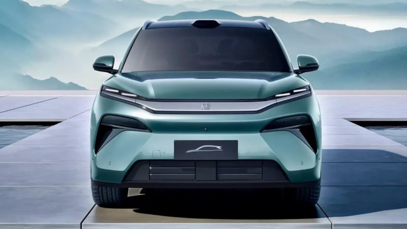 BYD, 7 koltuklu hibrit SUV modeli Sealion 8'i tanıttı